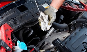 Замер уровня моторного масла Замер уровня масла